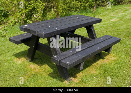 Picknickbank hergestellt aus Plaswood Clywedog Reservoir Powys Wales UK Stockfoto