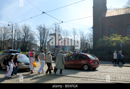 Menschen sammeln für den Maifeiertag Picknick, Helsinki. Ist das nur Karneval-wie fest in Finnland Vappu, die finnische Version o Stockfoto