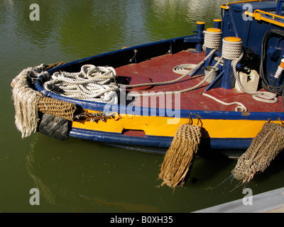 Schlepper vertäut am historischen Eriekanal in Fairport, New York USA. Stockfoto