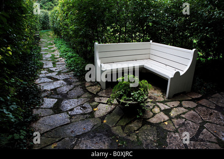 ECKBANK IN SHAKESPEARE GARTEN ENTWORFEN VON JENS JENSEN UND 1915 IN CHICAGO NORDVORORT VON EVANSTON ILLINO GEGRÜNDET Stockfoto