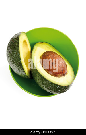 Avocado in Schüssel, Querschnitt Stockfoto
