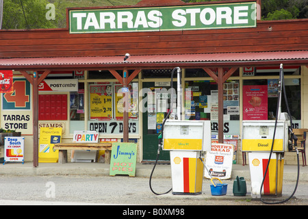 Tarras Gemischtwarenladen und Tankstelle in der Nähe von Wanaka Neuseeland Südinsel Stockfoto