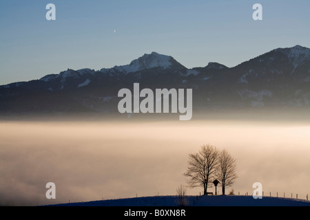 Deutschland, Bayern, Murnau, Misty Landschaft Stockfoto