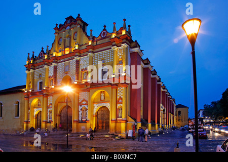 Die Kathedrale am Plaza 31 de Marzo Zocalo in San Cristobal de Las Casas Stockfoto