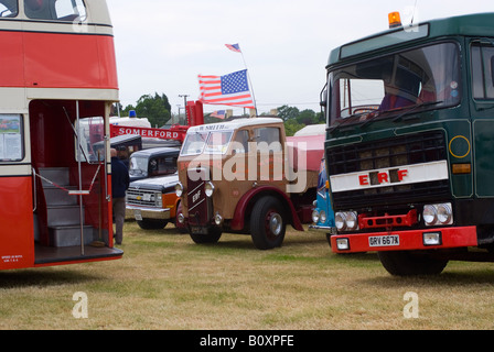 Alten Stockport Corporation Leyland Titan Double Decker Bus 1938 ERF Bordwand und ERF Trucks bei Smallwood Oldtimer Rallye Cheshire Stockfoto