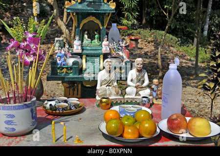 Opfergaben an ein Geisterhaus, Thailand, Koh Chang Animismus Stockfoto