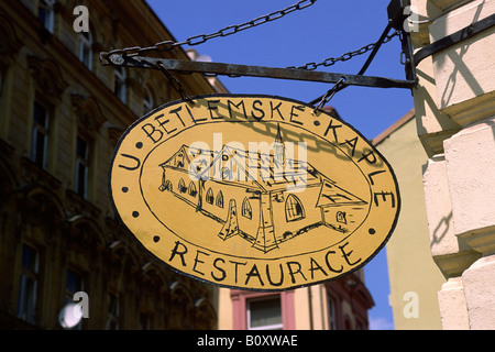 Tschechische Republik, Prag, Restaurantschild Stockfoto