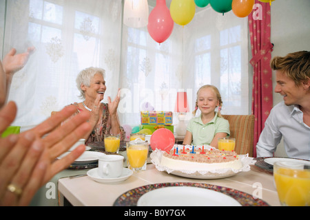 Familie feiern Geburtstag Stockfoto