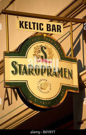 Tschechische Republik, Prag, Staropramen Bier-Schild Stockfoto