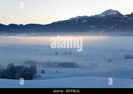 Deutschland, Bayern, Murnau, Misty Landschaft Stockfoto