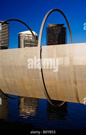 Melbourne Docklands/' Webb Brücke' ist eine moderne Fußgängerbrücke in 'Melbourne Docklands" Australien. Stockfoto