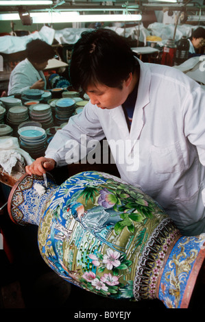 Arbeiter in der Produktion von Zahnschmelz in Peking, China, Peking Stockfoto