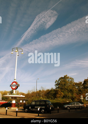 Oakwood-u-Bahnstation, London, in der Nähe von Middlesex Uni. Stockfoto