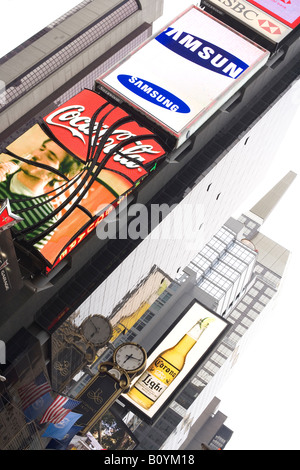 Times Square Gebäude Werbung Werbetafeln und elektronische Bildschirme New York City-NY-USA Stockfoto