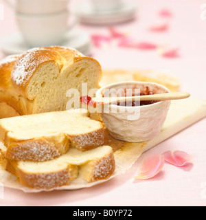 Weißbrot und Marmelade Stockfoto