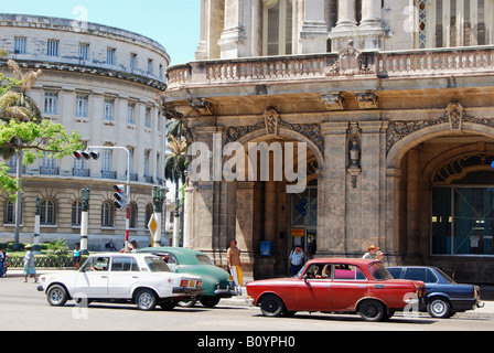 Alte Autos in Havanna Centro Stockfoto