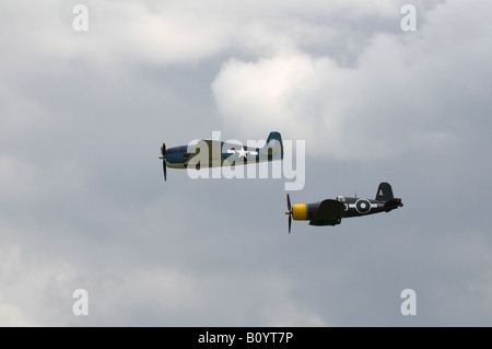 Chance Vought Corsair FG - 1D und Grumman Hellcat F6F Duxford Spring Air Show 2008 Stockfoto