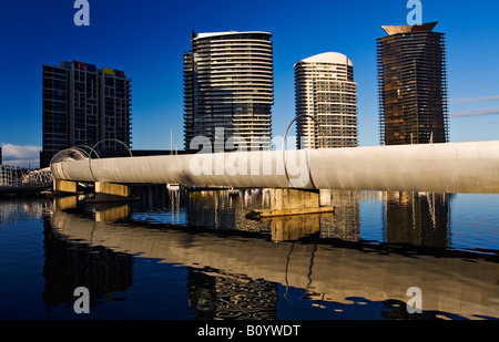 Melbourne Docklands/' Webb Brücke' ist eine moderne Fußgängerbrücke in 'Melbourne Docklands", Melbourne, Victoria, Australien. Stockfoto