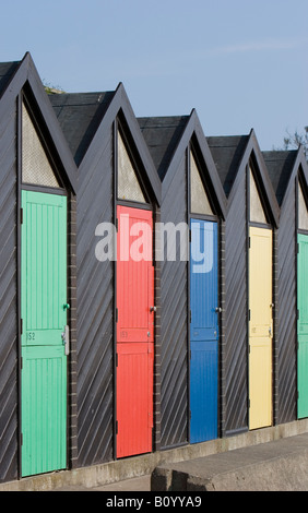 Farbige Strand Hütte Türen bei Lowestoft Stockfoto