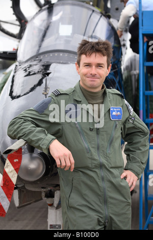 Pilot vor Düsenjäger Stockfoto