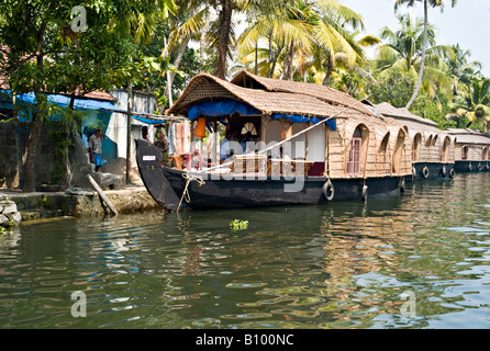 Indien KERALA renoviert Reis Boote auf Kanälen in den Backwaters von Kerala in der Nähe von Alleppey Stockfoto