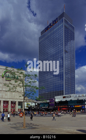 Berlin. Alexanderplatz. Park Inn Hotel. Galeria Kaufhof. Stockfoto