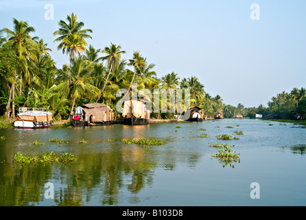 Indien KERALA renoviert Reis Boote auf Kanälen von Vembanad See Stockfoto