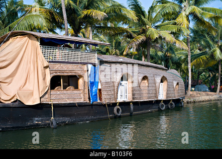 Indien KERALA renoviert Reis Boot über Kanäle in den Backwaters von Kerala in der Nähe von Alleppey Stockfoto