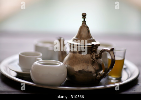Marokkanische Minze-Tee-Set. Stockfoto