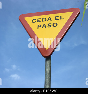 Rendite-Zeichen in spanischer Sprache Stockfoto