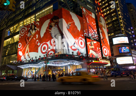 Kaufhaus Werbung am Times Square in New York Stockfoto