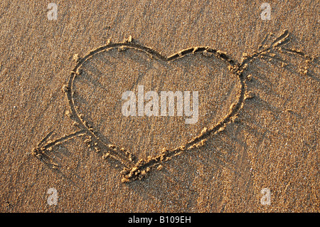 Liebe Herz in Sand gezeichnet Stockfoto