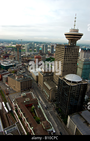Eine Luftaufnahme, Blick nach Osten nach West Cordova Street in der Innenstadt von kanadischen Stadt bei Sonnenaufgang von der Vancouver Sun Tower Stockfoto