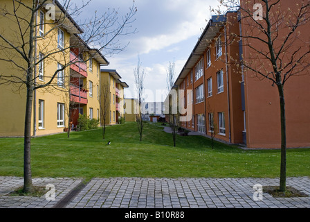 Staatliche oder "sozial" Gehäuse, das mit Strom aus Sonnenenergie Kraftwerk, Herne, Deutschland versorgt werden. Stockfoto