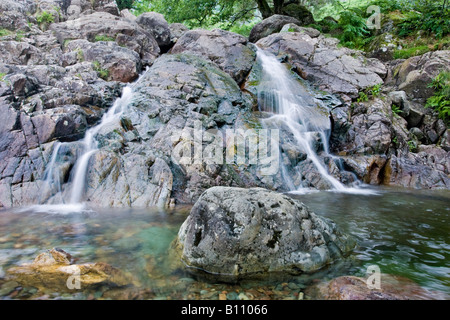 Ghyll Wasserfall an den Hängen des Langdale Pikes scheut. Great Langdale, Lake District National Park, UK Stockfoto