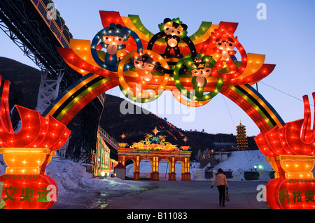 eine Anzeige der Nacht Zeit Illuminationen Longqing Schlucht Eis Skulpturen Festival Beijing China Herr Stockfoto