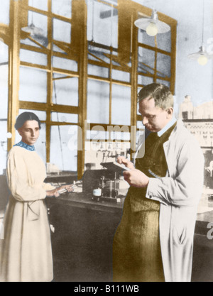 Lise Meitner und Hahn deutsche Chemiker im Labor Dahlem, Deutschland im Jahre 1913. Stockfoto