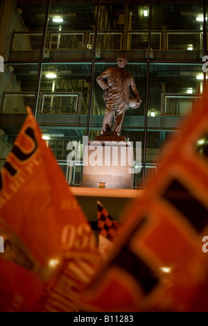 21 Mai MANCHESTER im Delirium Manchester United Fans feiern außerhalb Old Trafford nach ihrem Team die UEFA Champions League gewann Stockfoto