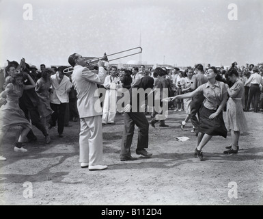 Tommy Dorsey mit Tänzern auf der 1939 1940 New Yorker Weltausstellung. Stockfoto