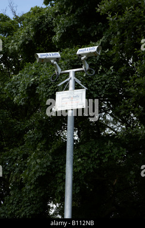 CCTV-ÜBERWACHUNGSKAMERAS IN CROW NEST PARK DEWSBURY YORKSHIRE ENGLAND Stockfoto