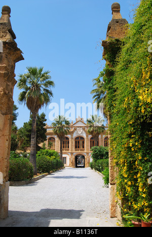 Alten Tore von Villa Palagonia, Piazza Garibaldi, Citta di Bagheria, Provinz Palermo, Sizilien, Italien Stockfoto