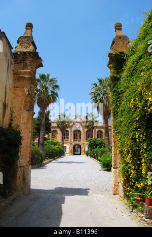 Alten Tore von Villa Palagonia, Piazza Garibaldi, Citta di Bagheria, Provinz Palermo, Sizilien, Italien Stockfoto