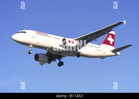 Airbus A320 von Swiss International Airlines operiert Ansatz zum Flughafen Heathrow Stockfoto