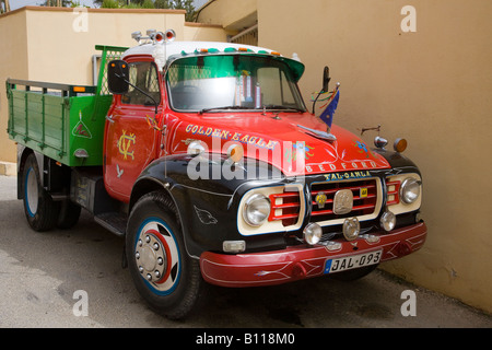 Dekorierte Bedford maltesischen Flachbett-LKW Stockfoto