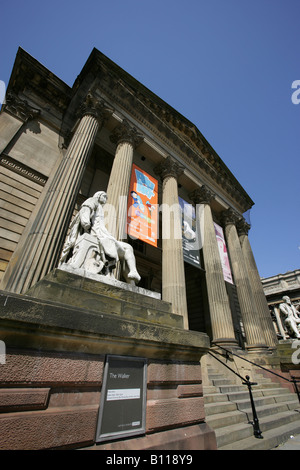 Stadt von Liverpool, England. Kolonnade Eintritt in der Walker Art Gallery in Liverpool William Brown Street. Stockfoto