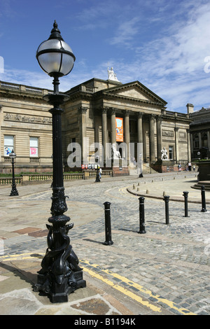 Stadt von Liverpool, England. Haupteingang der Walker Art Gallery in Liverpool William Brown Street. Stockfoto