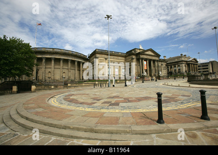 Stadt von Liverpool, England. Walker Art Gallery auf William Brown Street mit County-Sessions Haus und Central Library. Stockfoto