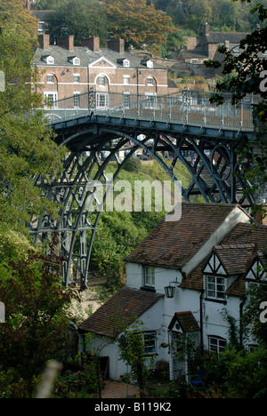 Die Eisenbrücke in Ironbridge, Shropshire Stockfoto