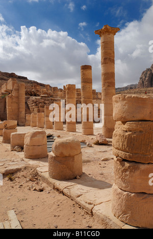 Spalten im großen Tempel nabatäische Stadt Petra Jordan Arabia Stockfoto