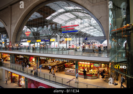 Leipzig, Hauptbahnhof, Querbahnsteig Und Halle Stockfoto